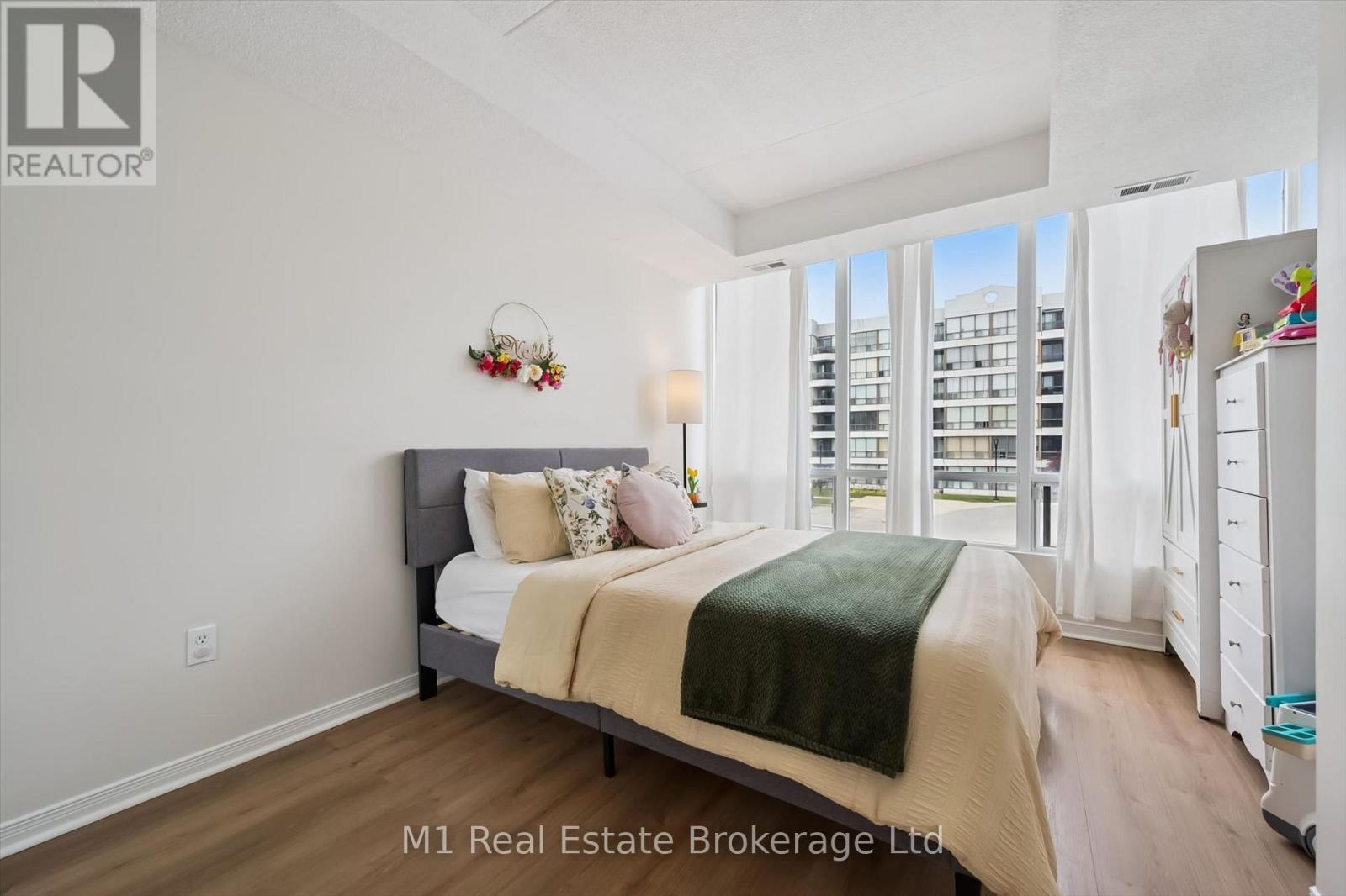 208 - 105 Bagot Street, Guelph, Ontario  N1H 8H4 - Photo 2 - X13168038