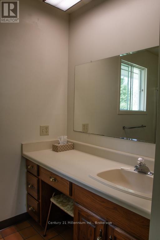 569025 6 Side Road, Blue Mountains, Ontario  N0H 2E0 - Photo 14 - X13169262