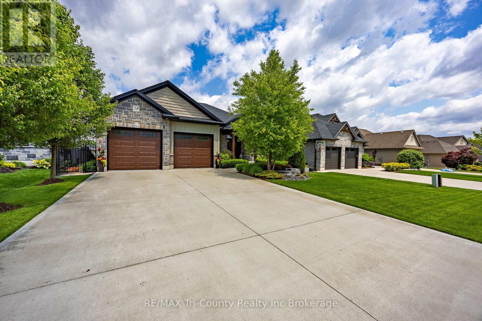 18 Belmont Avenue, Tillsonburg, Ontario  N4G 5W5 - Photo 2 - X13169684