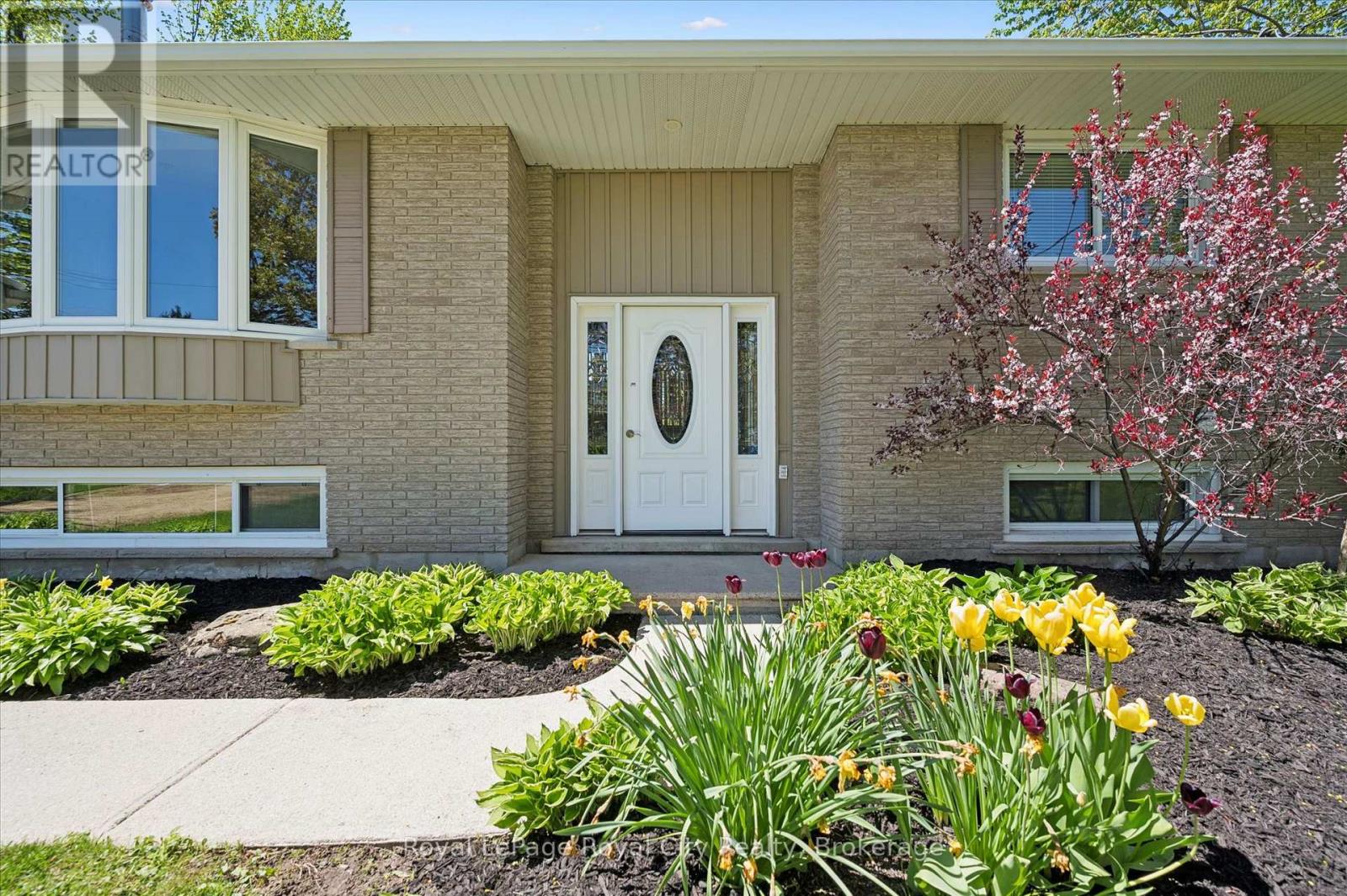 4 Macdonald Street, Centre Wellington, Ontario  N0B 1S0 - Photo 3 - X13171022