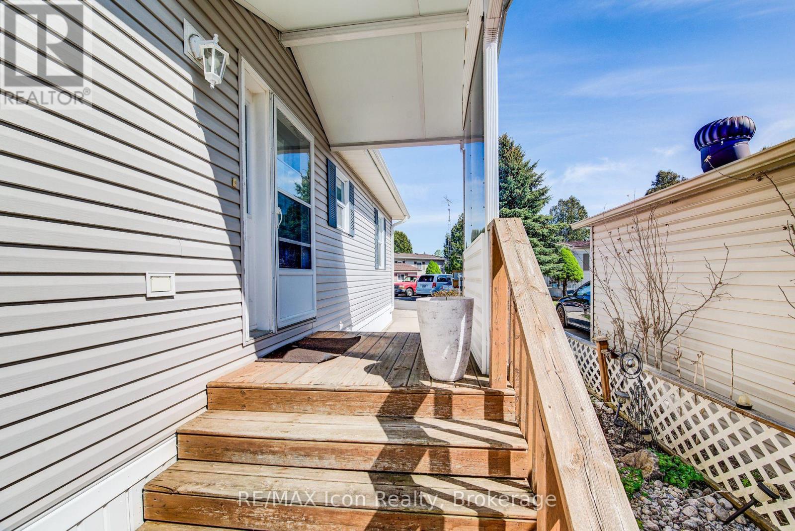 11 Hemlock Crescent, Puslinch, Ontario  N0B 2J0 - Photo 3 - X13171486