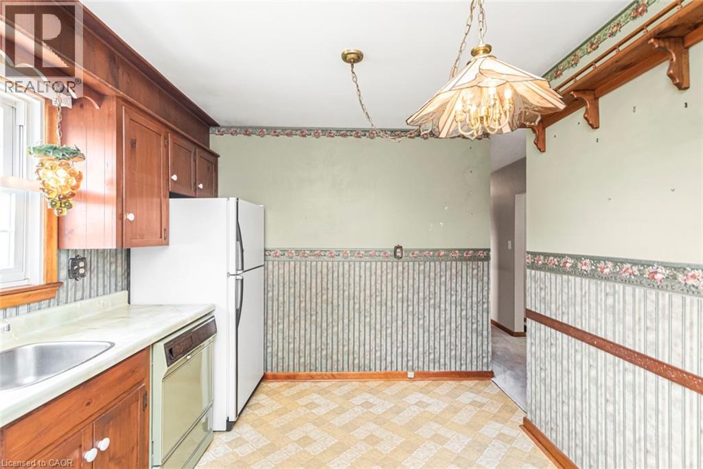 435 East 36th Street, Hamilton, Ontario  L8V 4A4 - Photo 10 - 40833389