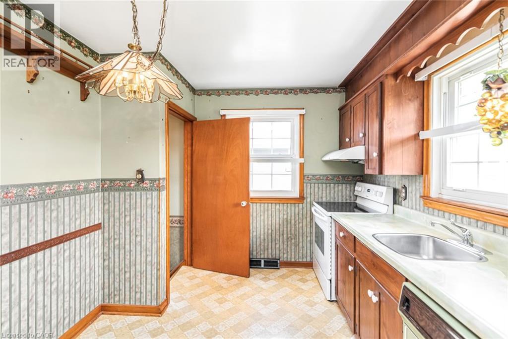 435 East 36th Street, Hamilton, Ontario  L8V 4A4 - Photo 11 - 40833389
