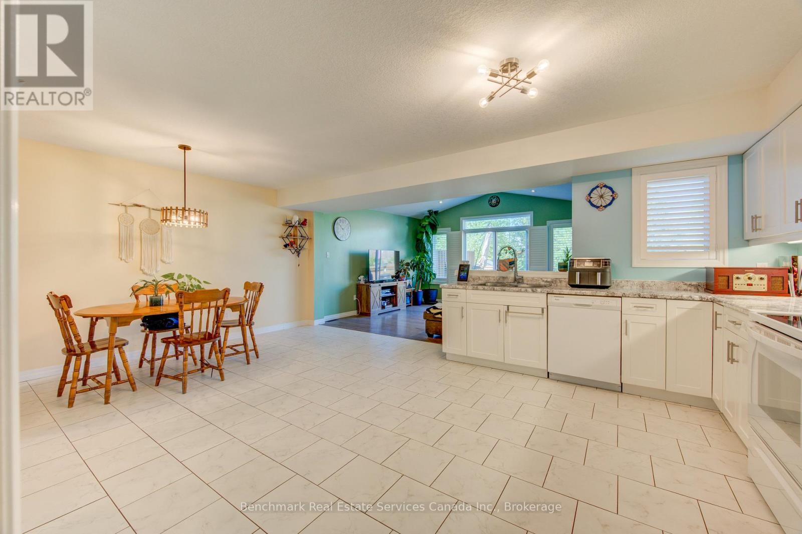 39 Leesboro Trail, Thames Centre, Ontario  N0M 2P0 - Photo 7 - X13172754