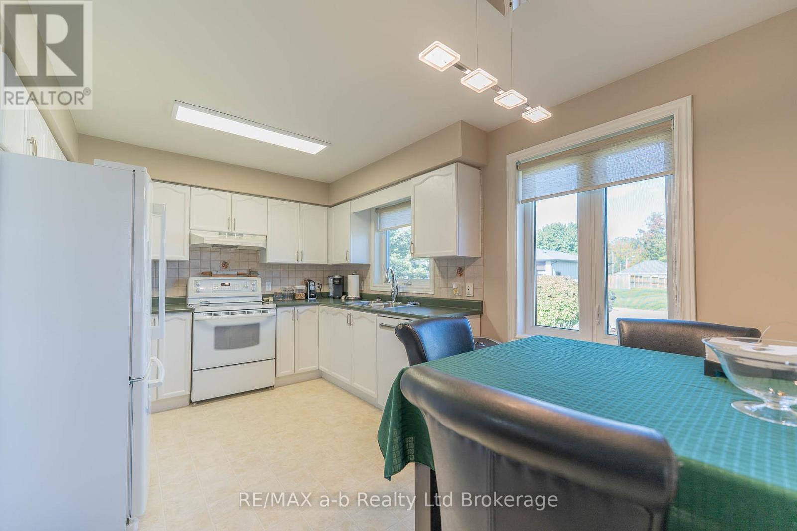 23 Armstrong Drive, Tillsonburg, Ontario  N4G 5T3 - Photo 10 - X13173688