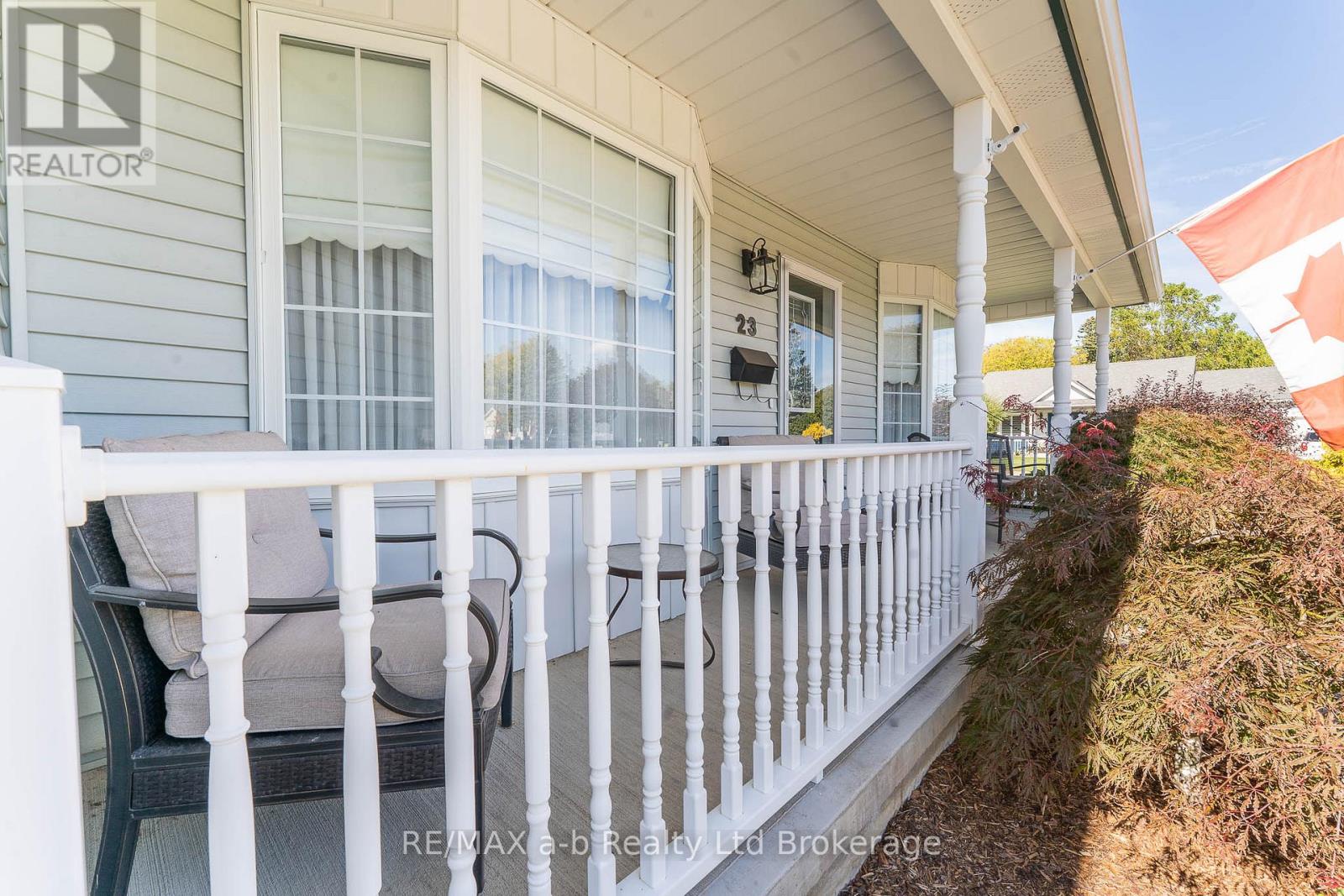 23 Armstrong Drive, Tillsonburg, Ontario  N4G 5T3 - Photo 2 - X13173688
