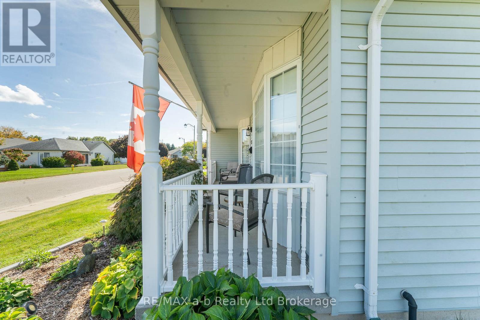 23 Armstrong Drive, Tillsonburg, Ontario  N4G 5T3 - Photo 3 - X13173688