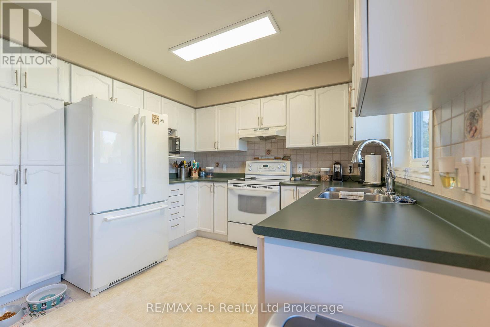 23 Armstrong Drive, Tillsonburg, Ontario  N4G 5T3 - Photo 7 - X13173688