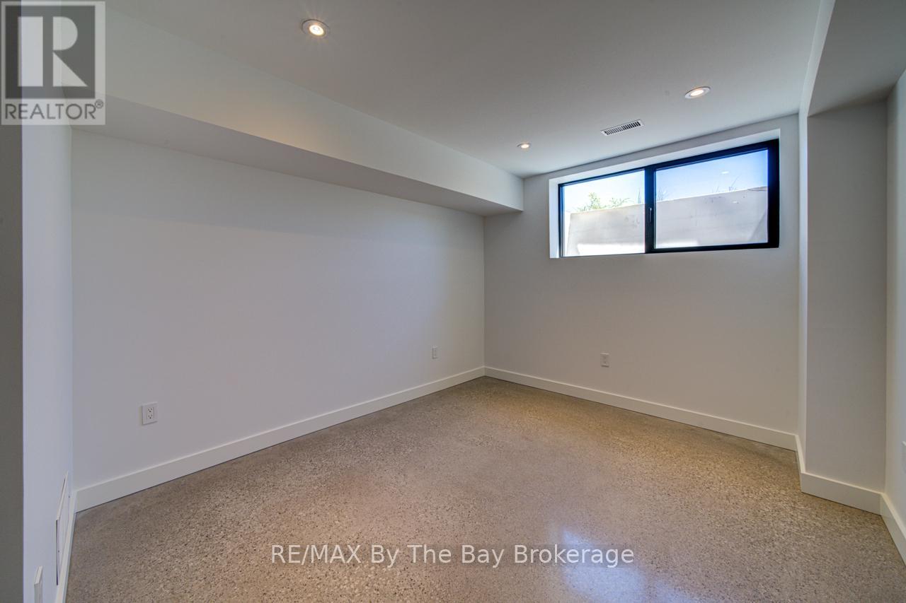 18 Raintree Court, Clearview, Ontario  L9Y 0K2 - Photo 36 - S13175748