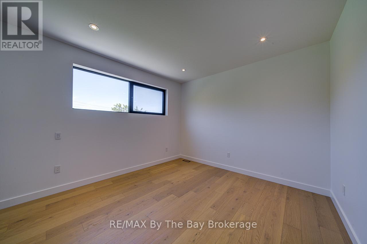 18 Raintree Court, Clearview, Ontario  L9Y 0K2 - Photo 41 - S13175748
