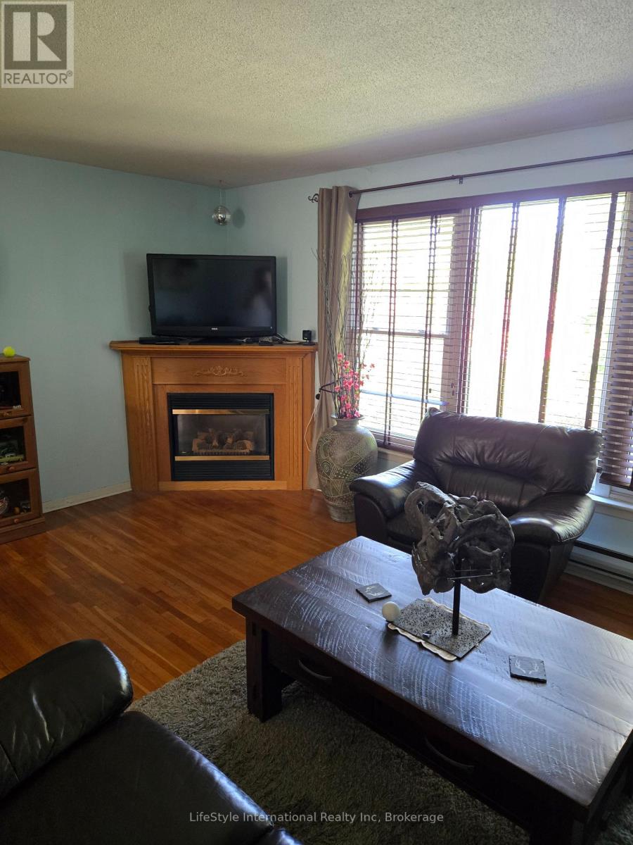16 - 201 Silvercreek Parkway N, Guelph, Ontario  N1H 3T4 - Photo 13 - X13175848