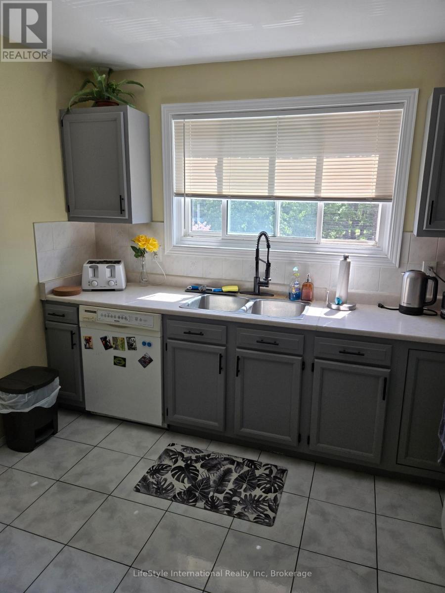 16 - 201 Silvercreek Parkway N, Guelph, Ontario  N1H 3T4 - Photo 3 - X13175848