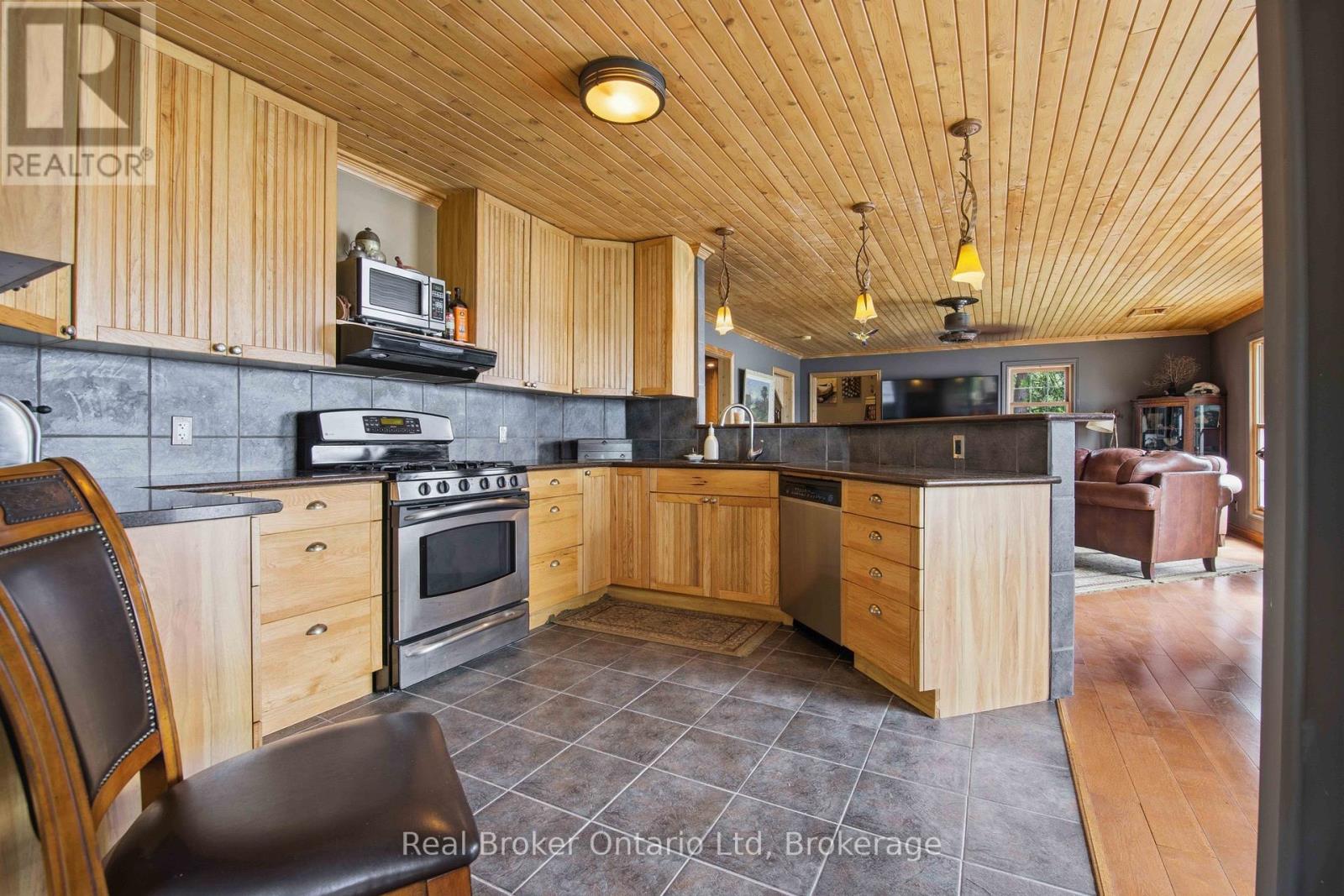 574 Mallory Beach Road, South Bruce Peninsula, Ontario  N0H 2T0 - Photo 32 - X13175942