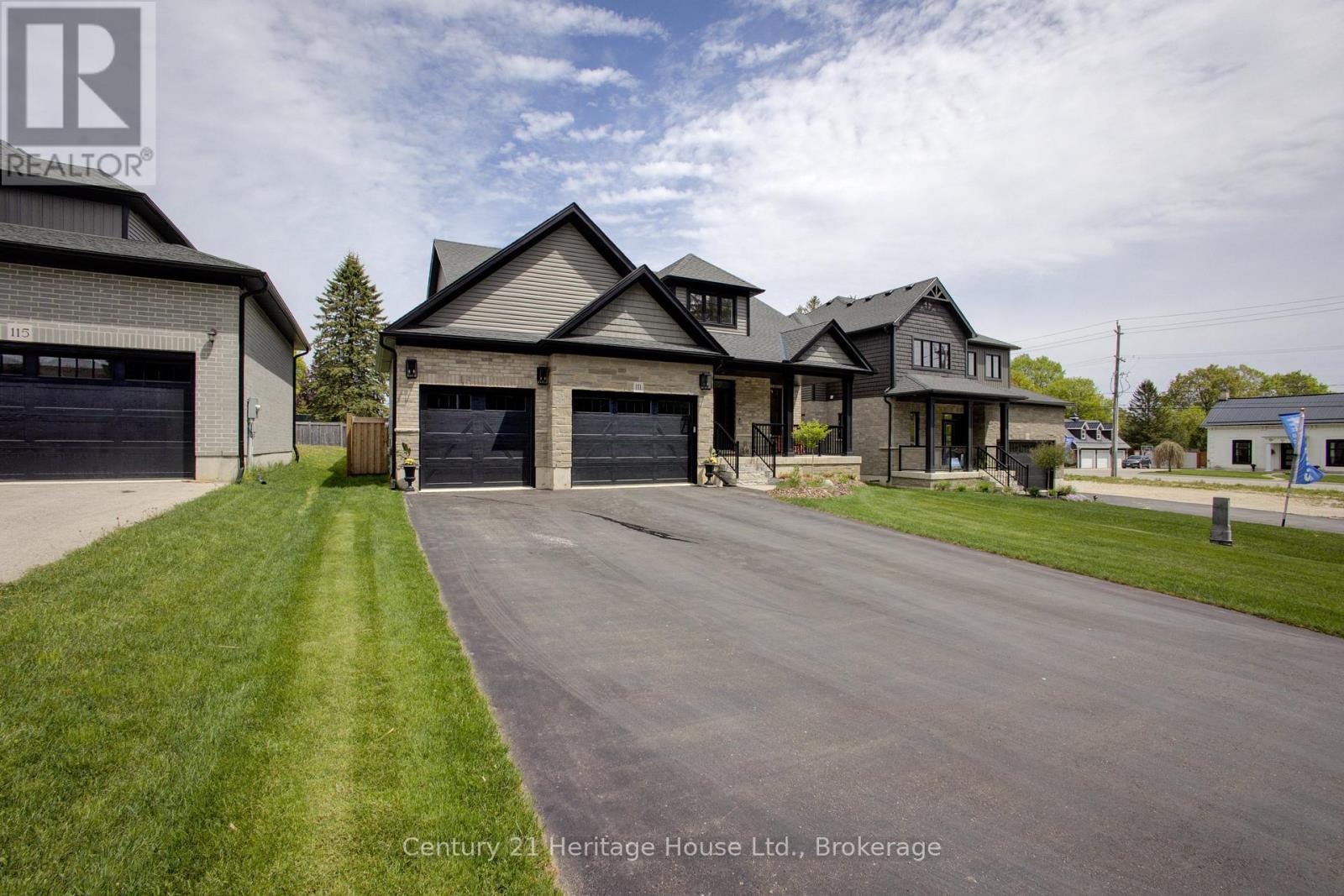 111 Eccles Avenue, West Grey, Ontario  N0G 1R0 - Photo 2 - X13176054