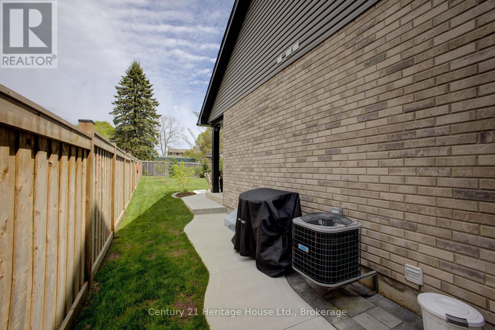 111 Eccles Avenue, West Grey, Ontario  N0G 1R0 - Photo 42 - X13176054