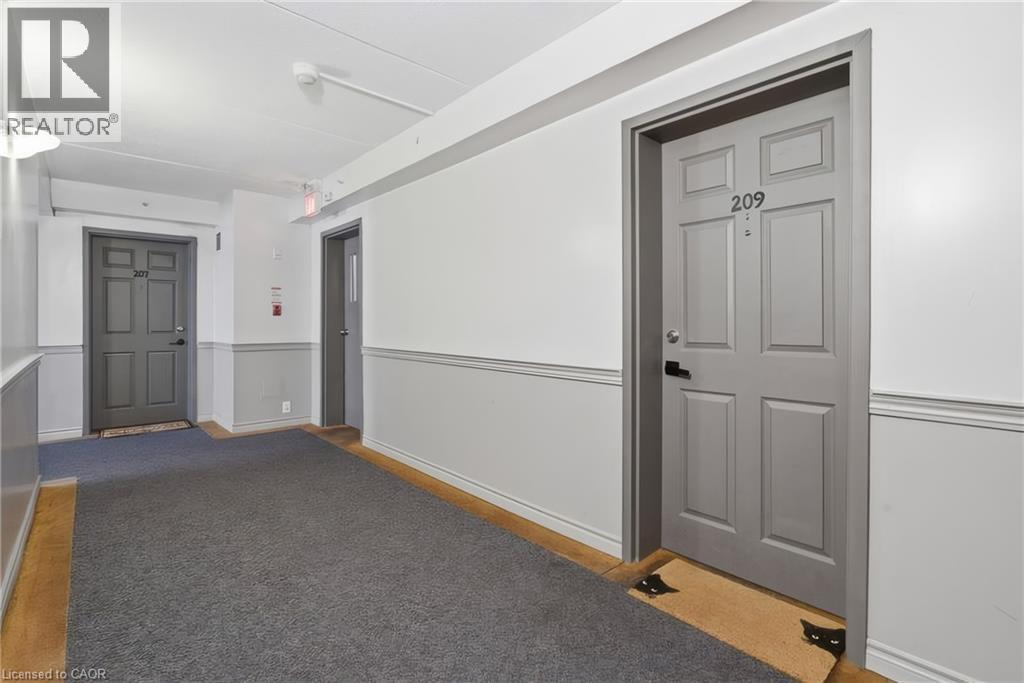1421 Walkers Line Unit# 209, Burlington, Ontario  L7M 4P4 - Photo 2 - 40833749