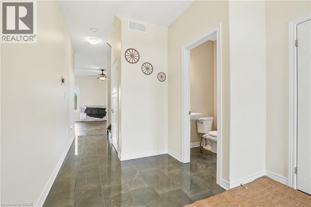 374 Viger Drive S, Welland, Ontario  L3B 0E2 - Photo 5 - 40833739