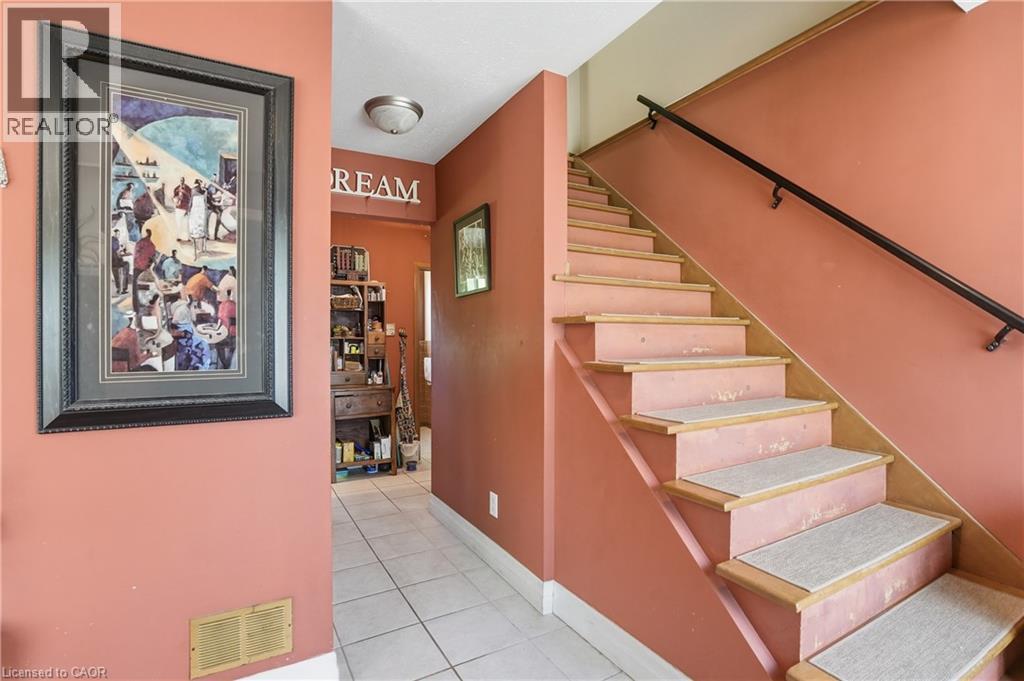 39 Paradise Road N, Hamilton, Ontario  L8S 3S6 - Photo 3 - 40833592