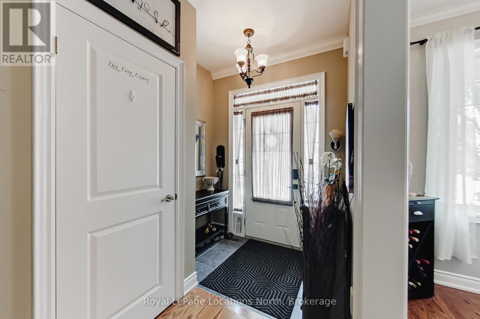 23 Covington Blue Crescent, Wasaga Beach, Ontario  L9Z 0E4 - Photo 4 - S13177992