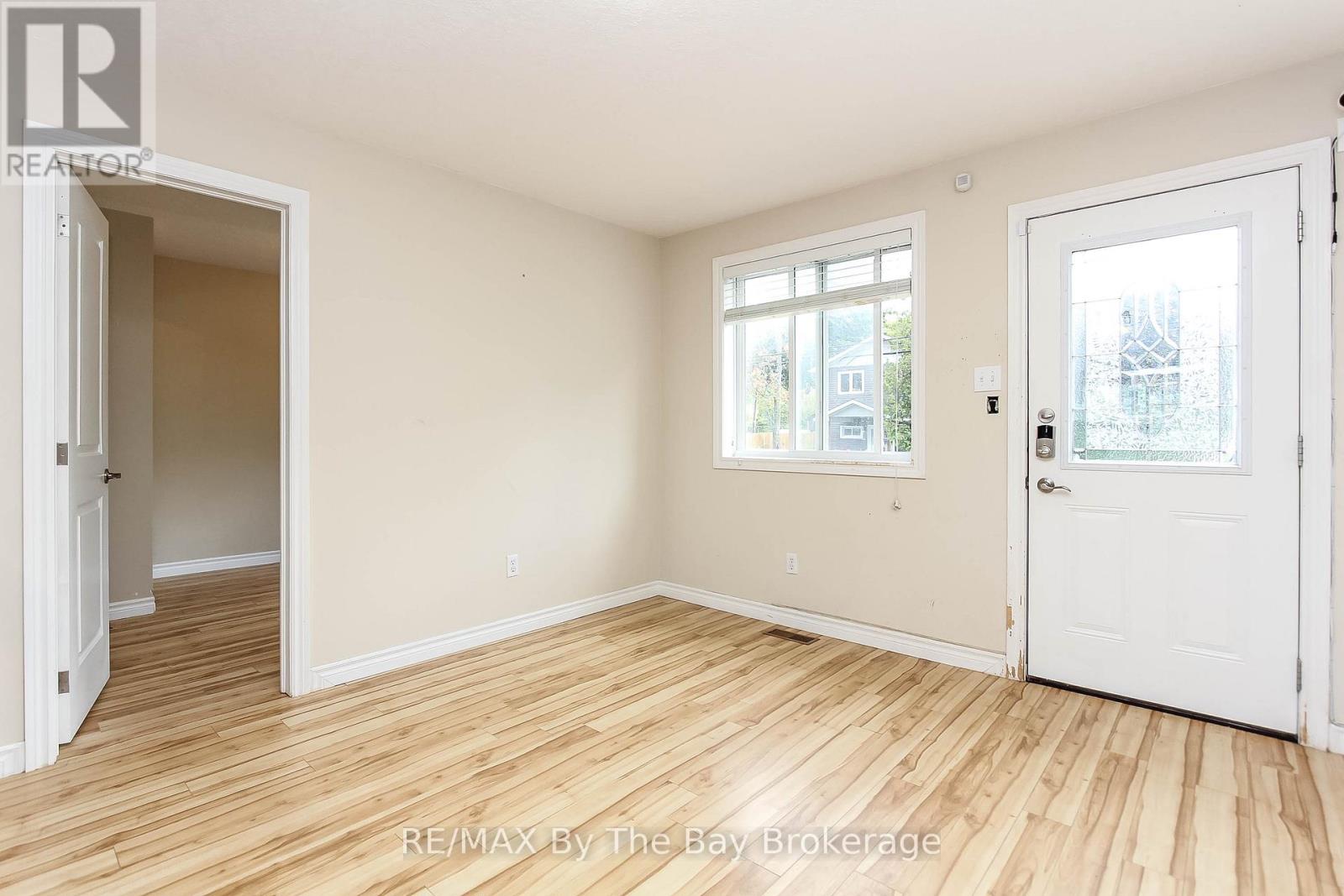 24 Glenwood Drive, Wasaga Beach, Ontario  L9Z 2K5 - Photo 14 - S13186032