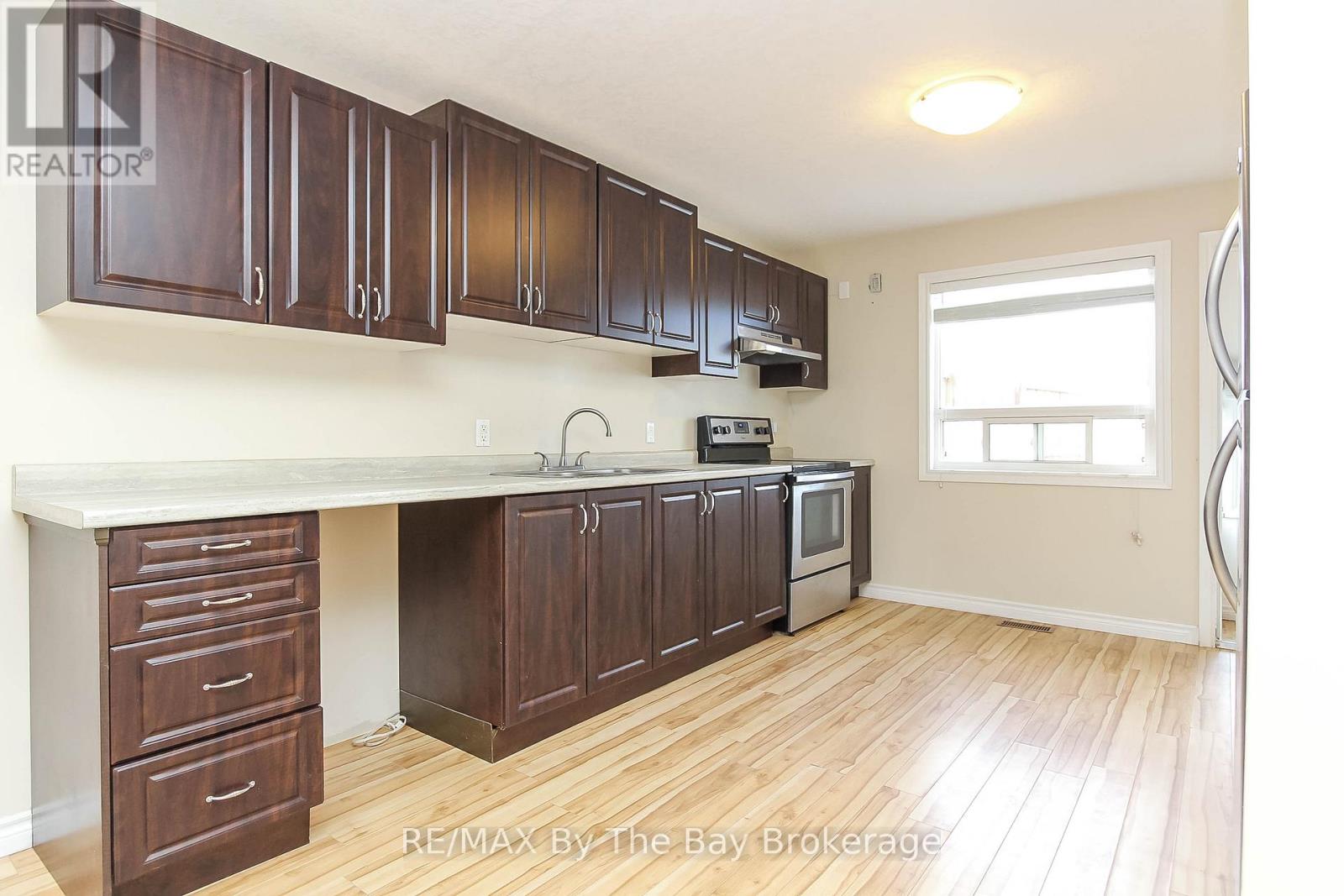 24 Glenwood Drive, Wasaga Beach, Ontario  L9Z 2K5 - Photo 17 - S13186032