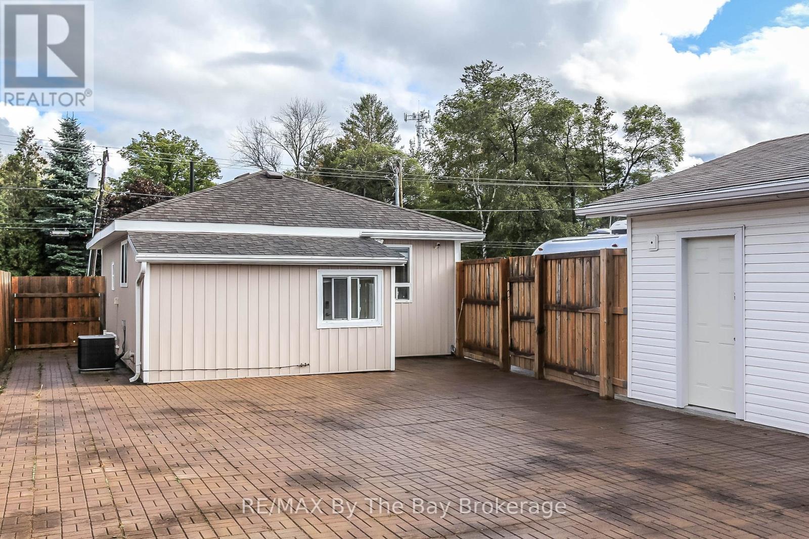 24 Glenwood Drive, Wasaga Beach, Ontario  L9Z 2K5 - Photo 31 - S13186032