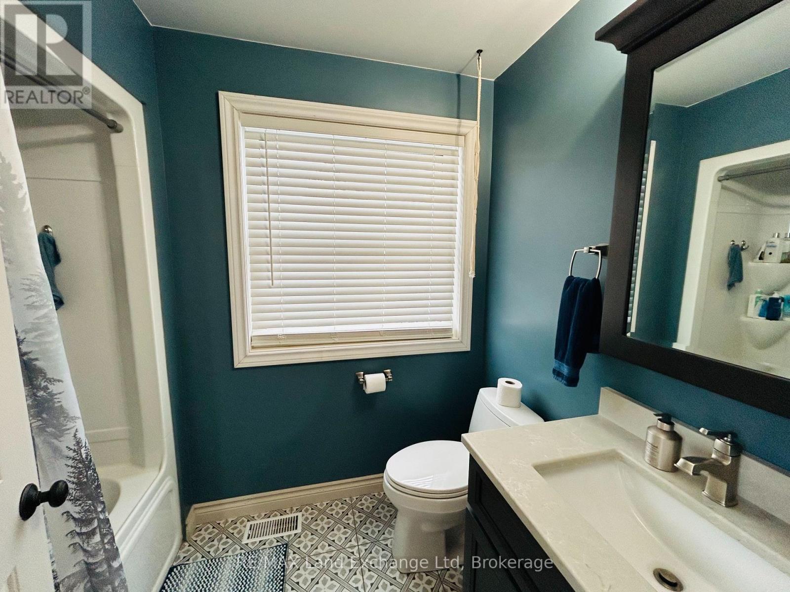 660 Gloria Street, North Huron, Ontario  N0G 2W0 - Photo 11 - X13185436