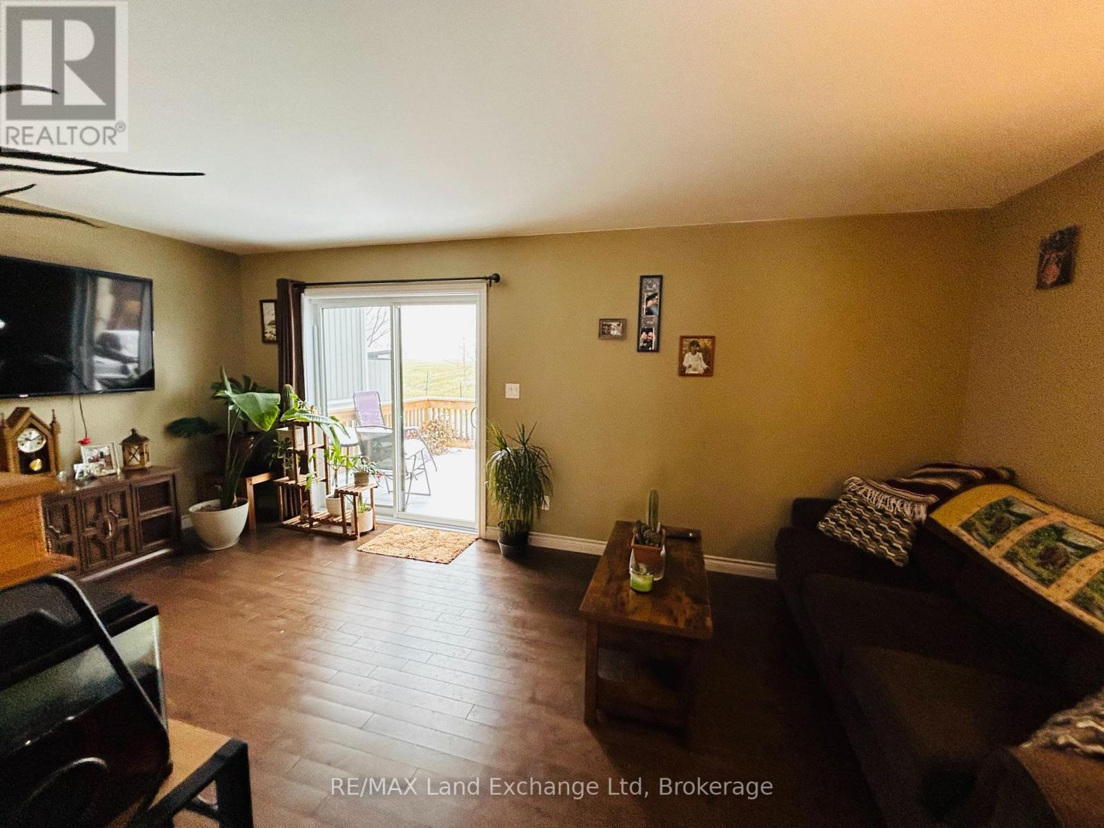 660 Gloria Street, North Huron, Ontario  N0G 2W0 - Photo 2 - X13185436