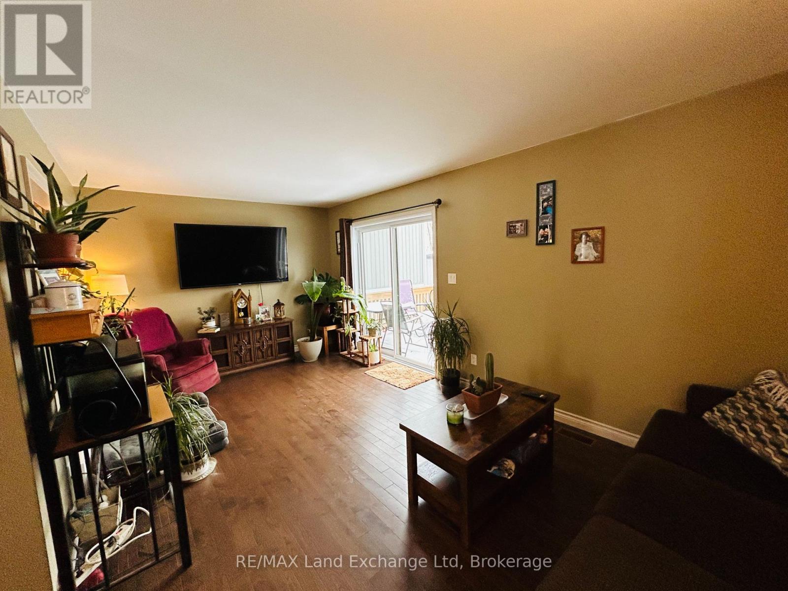 660 Gloria Street, North Huron, Ontario  N0G 2W0 - Photo 3 - X13185436