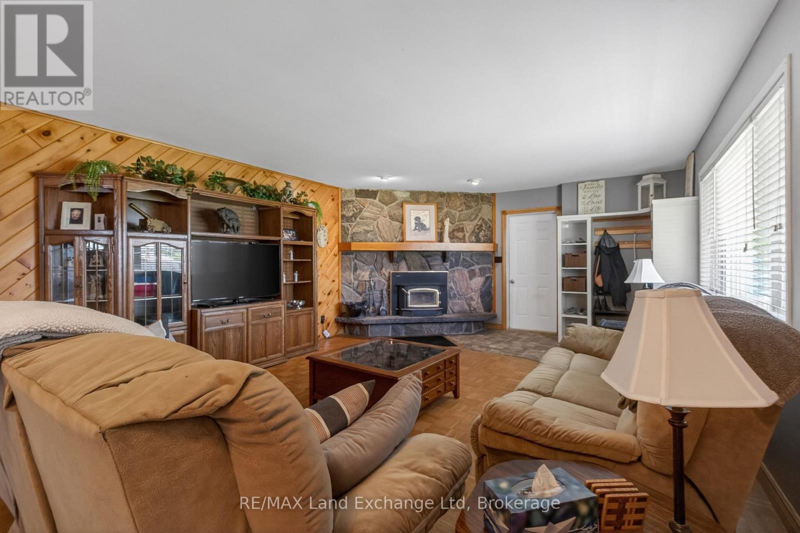 696 Josephine Street N, North Huron, Ontario  N0G 2W0 - Photo 10 - X13190210