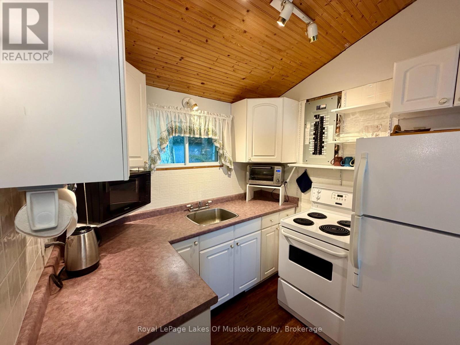 1082 Lakeshore Drive S, Bracebridge, Ontario  P1L 1X3 - Photo 3 - X13192206