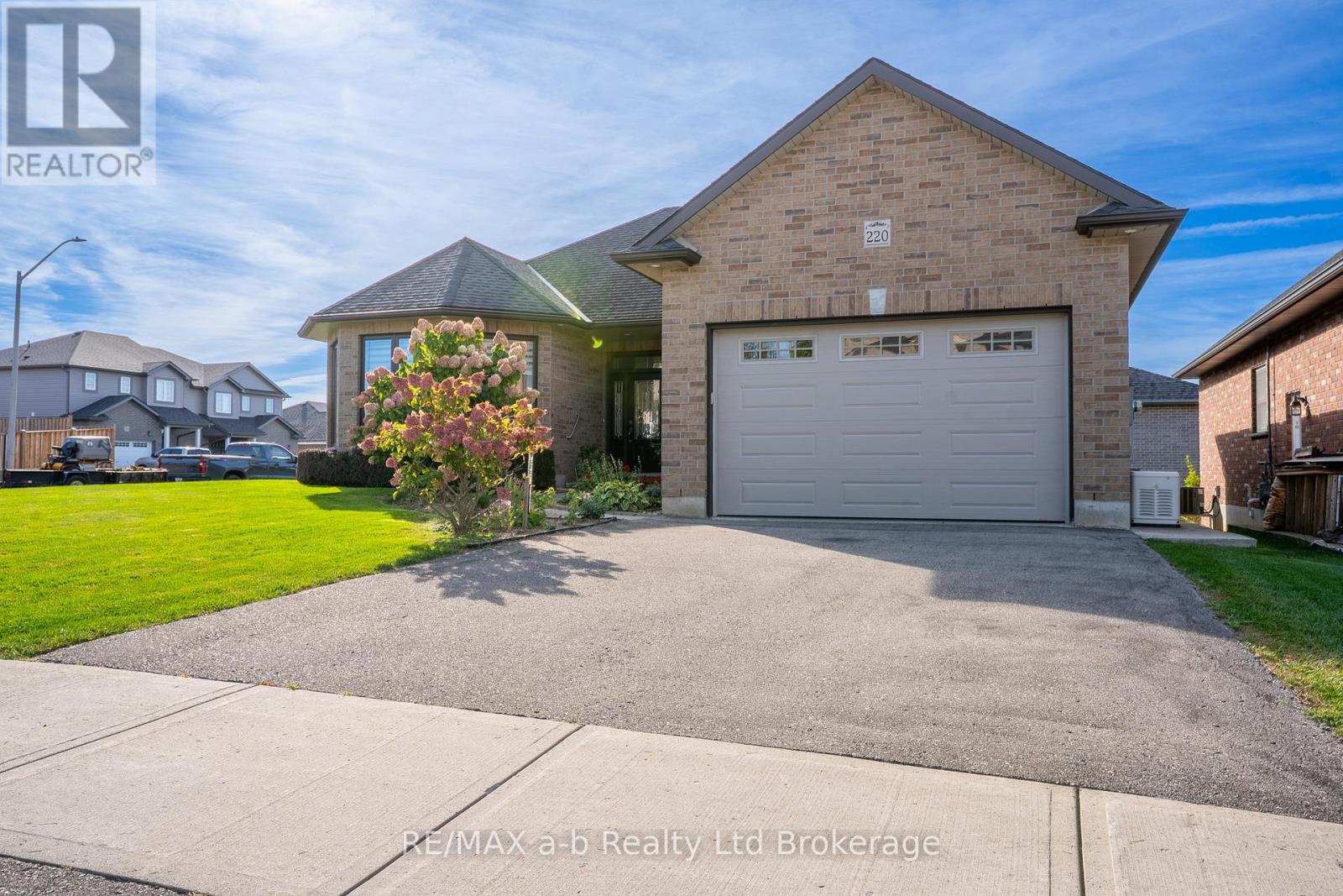 220 Poldon Drive, Norwich, Ontario  N0J 1P0 - Photo 3 - X13196116