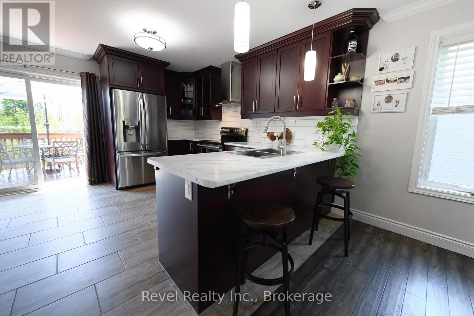 37 Marilyn Avenue N, Wasaga Beach, Ontario  L9Z 2Y5 - Photo 11 - S13205904