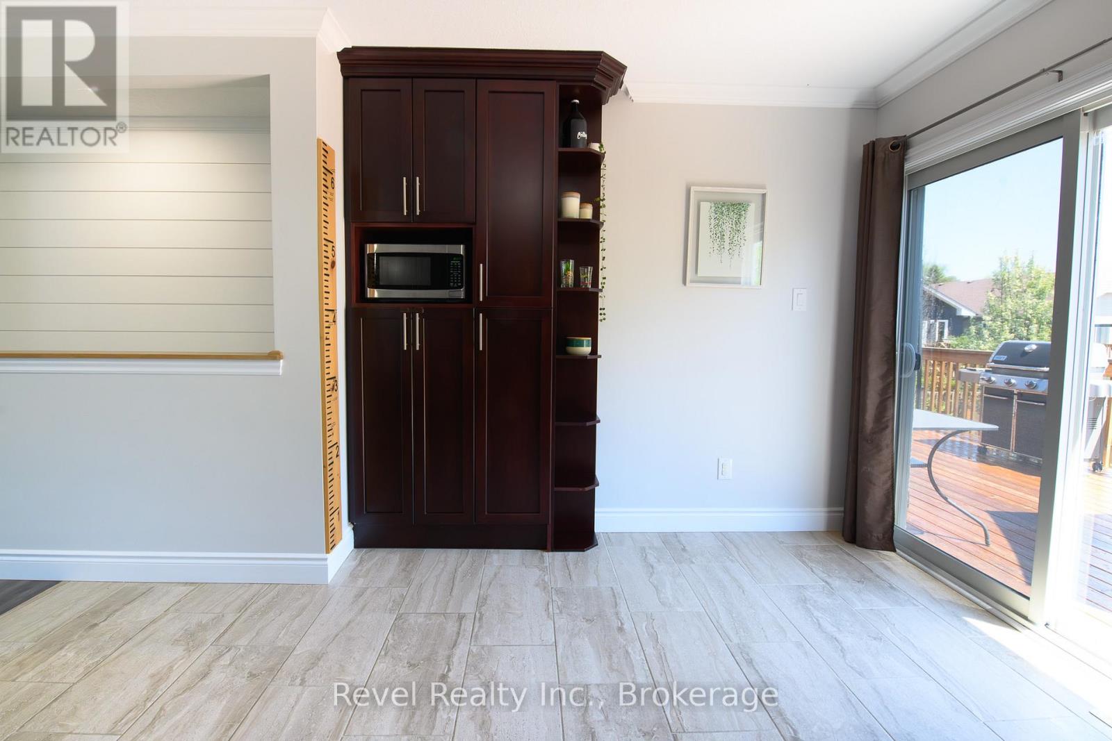 37 Marilyn Avenue N, Wasaga Beach, Ontario  L9Z 2Y5 - Photo 13 - S13205904