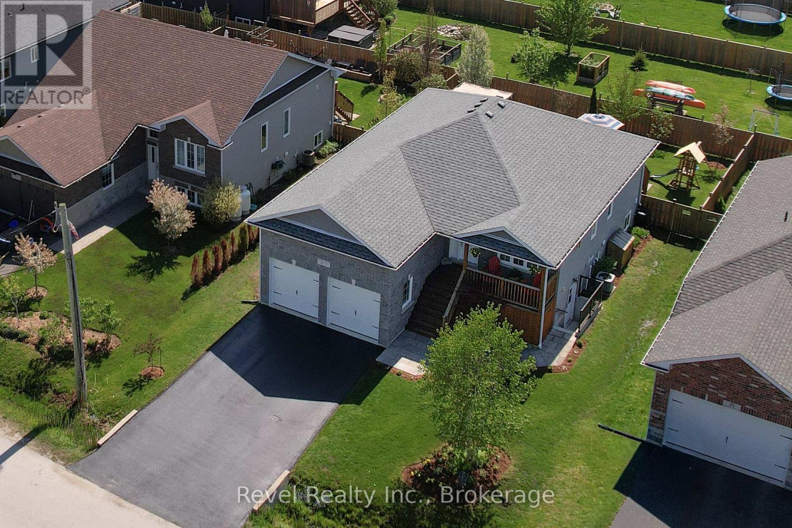 37 Marilyn Avenue N, Wasaga Beach, Ontario  L9Z 2Y5 - Photo 2 - S13205904