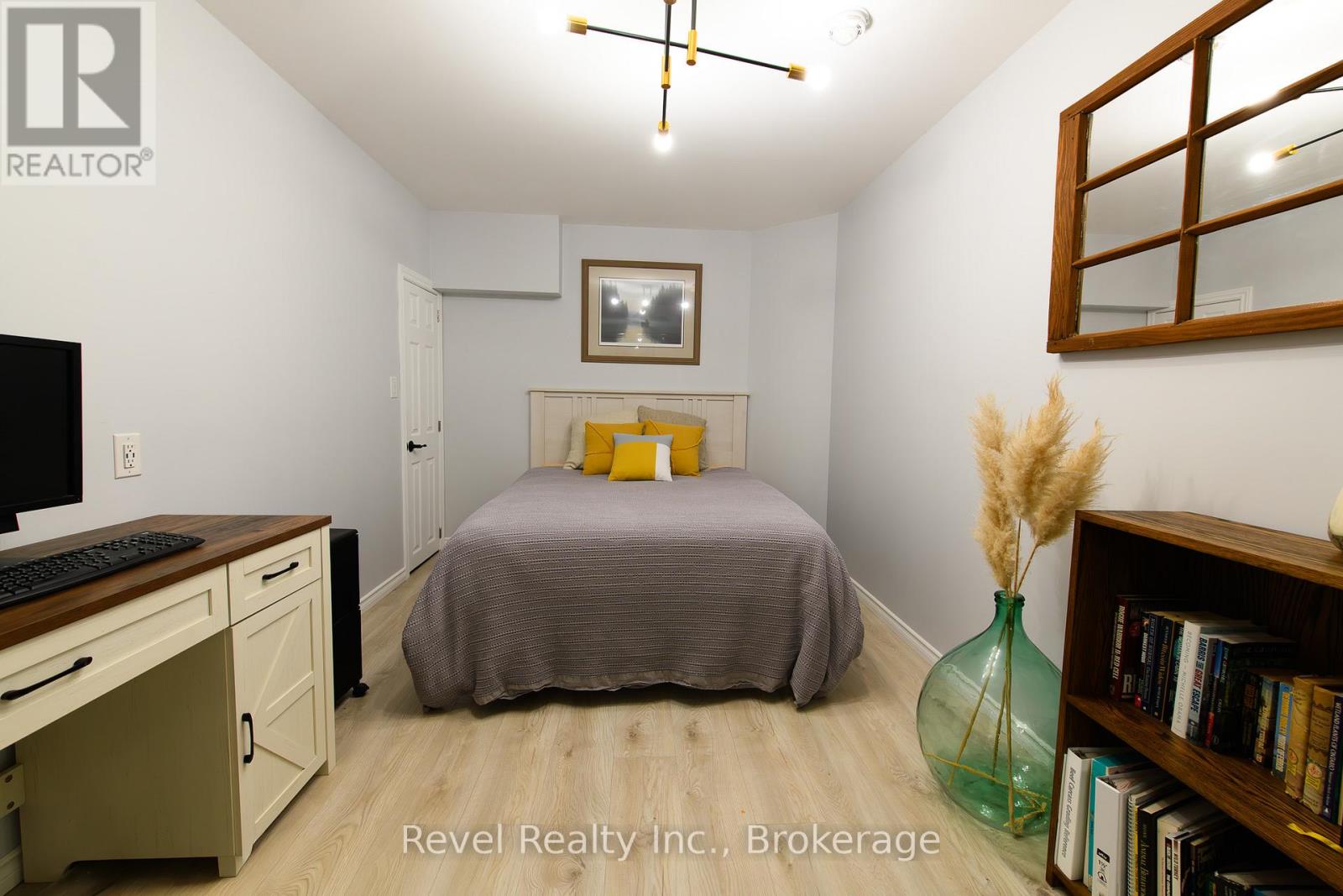 37 Marilyn Avenue N, Wasaga Beach, Ontario  L9Z 2Y5 - Photo 23 - S13205904
