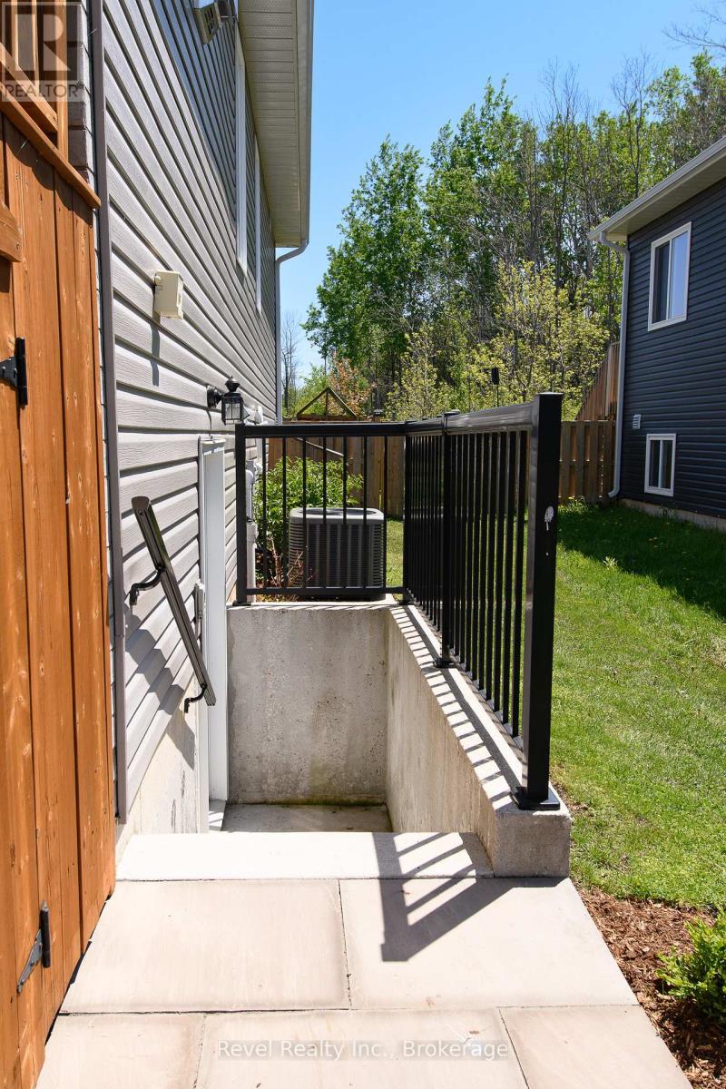 37 Marilyn Avenue N, Wasaga Beach, Ontario  L9Z 2Y5 - Photo 27 - S13205904