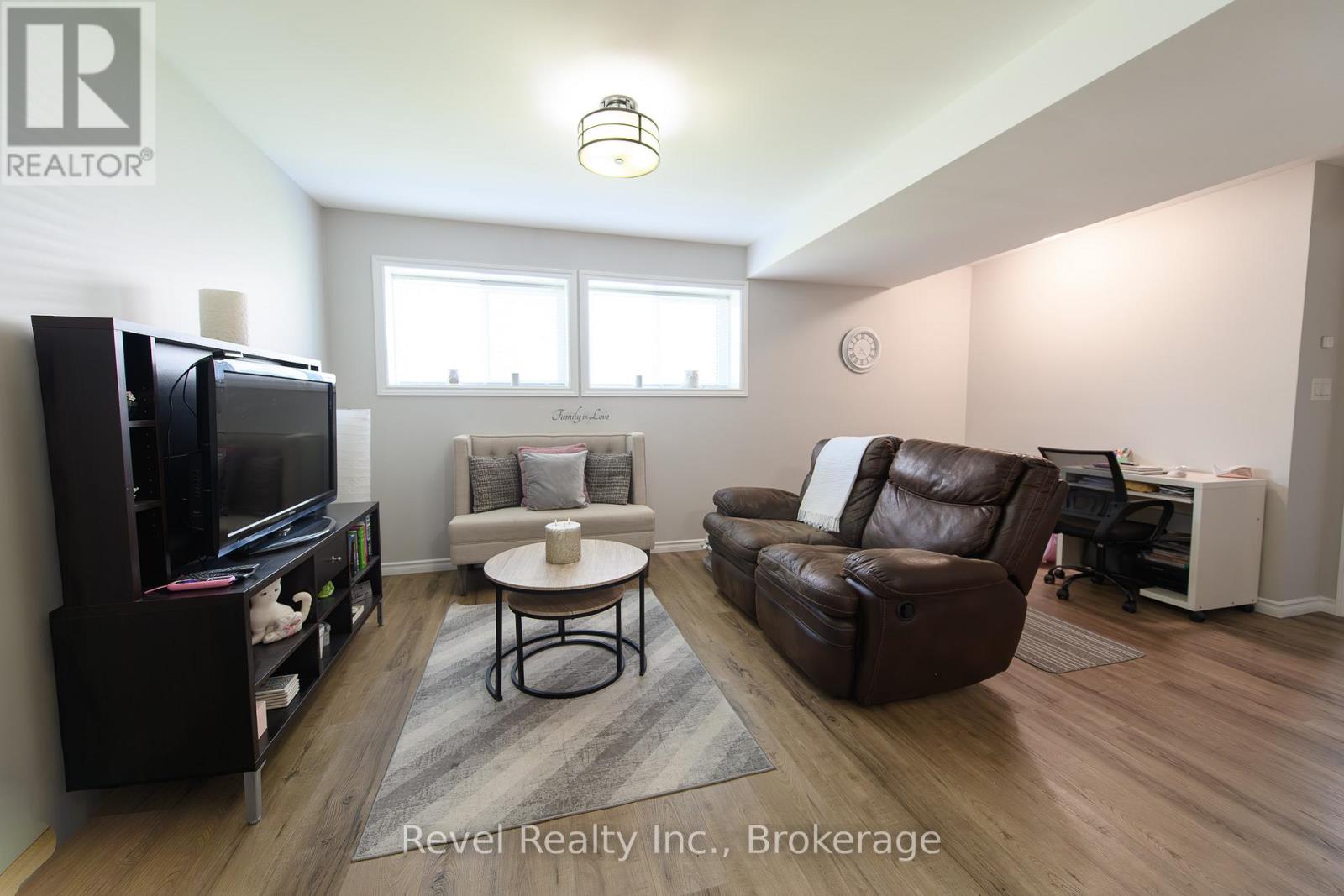 37 Marilyn Avenue N, Wasaga Beach, Ontario  L9Z 2Y5 - Photo 33 - S13205904