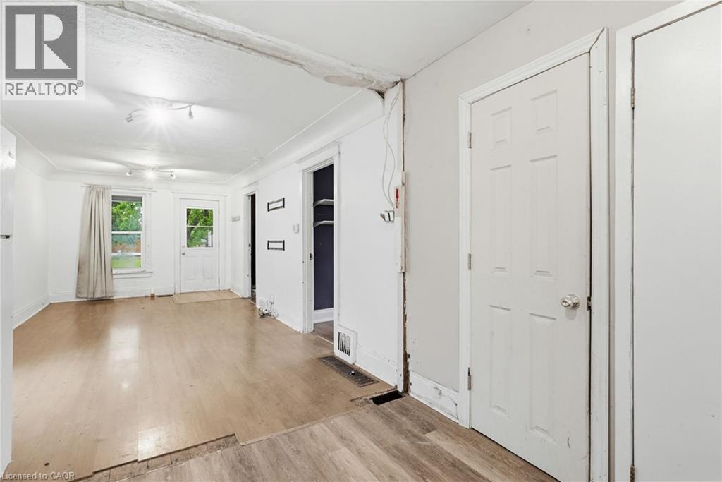 46 East 16th Street, Hamilton, Ontario  L9A 4H9 - Photo 11 - 40833876