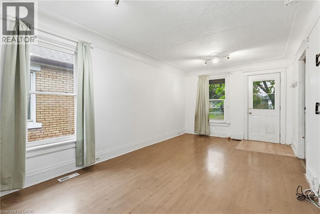 46 East 16th Street, Hamilton, Ontario  L9A 4H9 - Photo 12 - 40833876