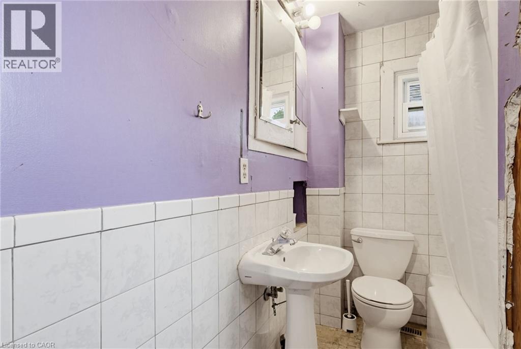 46 East 16th Street, Hamilton, Ontario  L9A 4H9 - Photo 13 - 40833876
