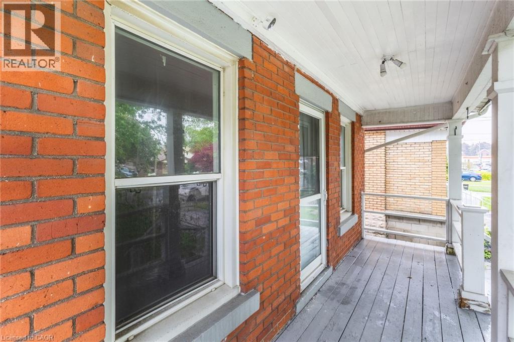 46 East 16th Street, Hamilton, Ontario  L9A 4H9 - Photo 4 - 40833876