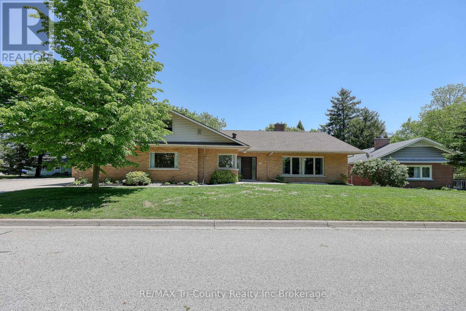 16 Delevan Crescent, Tillsonburg, Ontario  N4G 3M7 - Photo 2 - X13206494