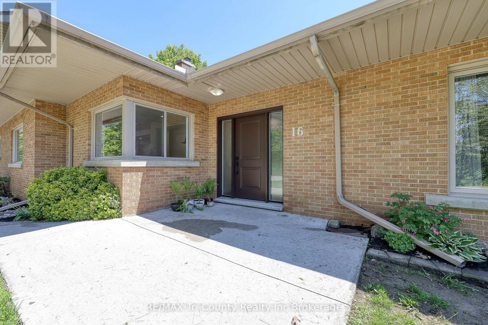 16 Delevan Crescent, Tillsonburg, Ontario  N4G 3M7 - Photo 3 - X13206494