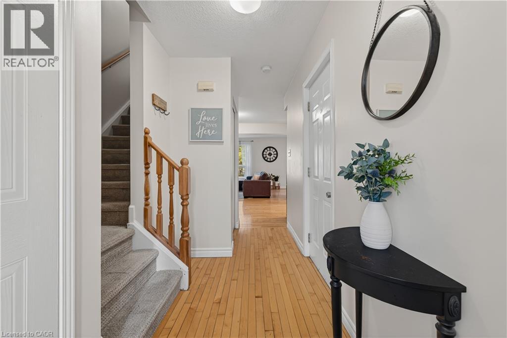 475 Annapolis Court, Waterloo, Ontario  N2K 4E7 - Photo 3 - 40833026
