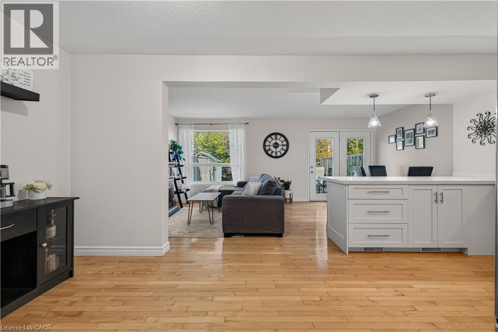 475 Annapolis Court, Waterloo, Ontario  N2K 4E7 - Photo 4 - 40833026