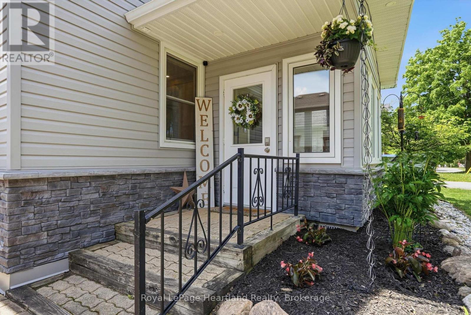 212 Townsend Street, Central Huron, Ontario  N0M 1L0 - Photo 2 - X13207484