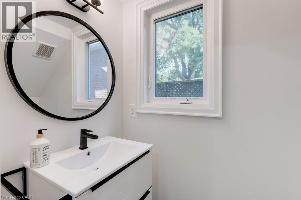38 East 16th Street, Hamilton, Ontario  L9A 4H9 - Photo 25 - 40833751