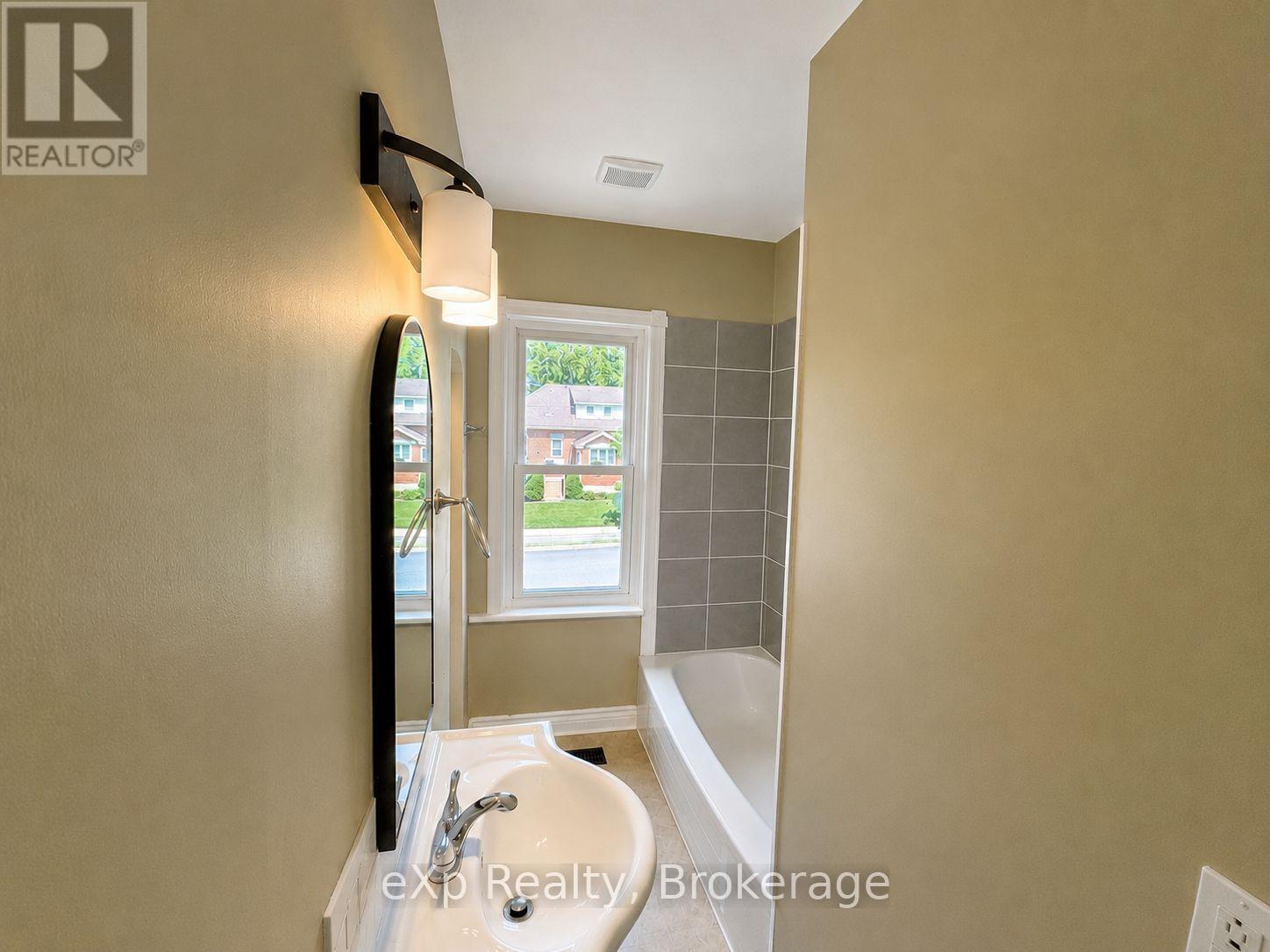 595 9th Street, Hanover, Ontario  N4N 1M7 - Photo 12 - X13208044