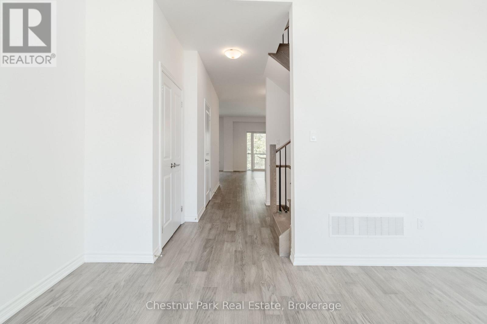 112 Sebastian Street, Blue Mountains, Ontario  N0H 1J0 - Photo 4 - X13211100